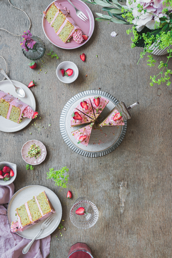 Vue de dessus d'un layer cake pendant un workshop de photographie culinaire