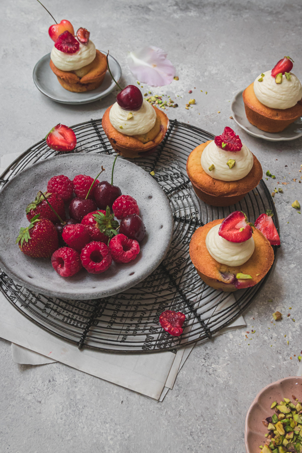 Photographie culinaire autour des fruits rouges pendant un workshop de photographie culinaire